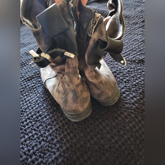 Camouflage Ankle Boots - Picture 3 of 8